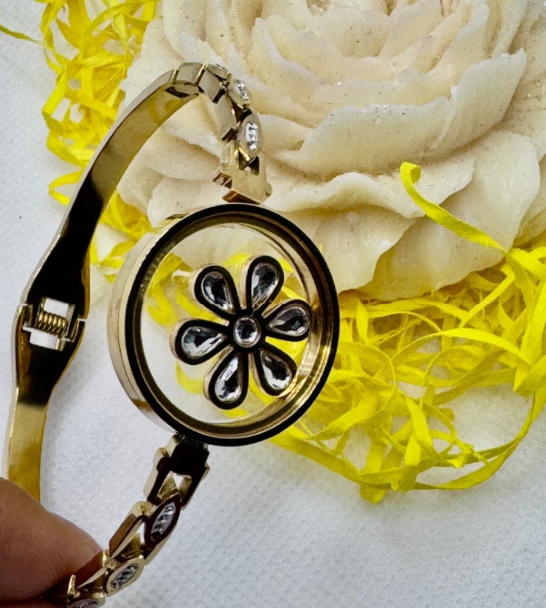 Daisy Charm Bracelet