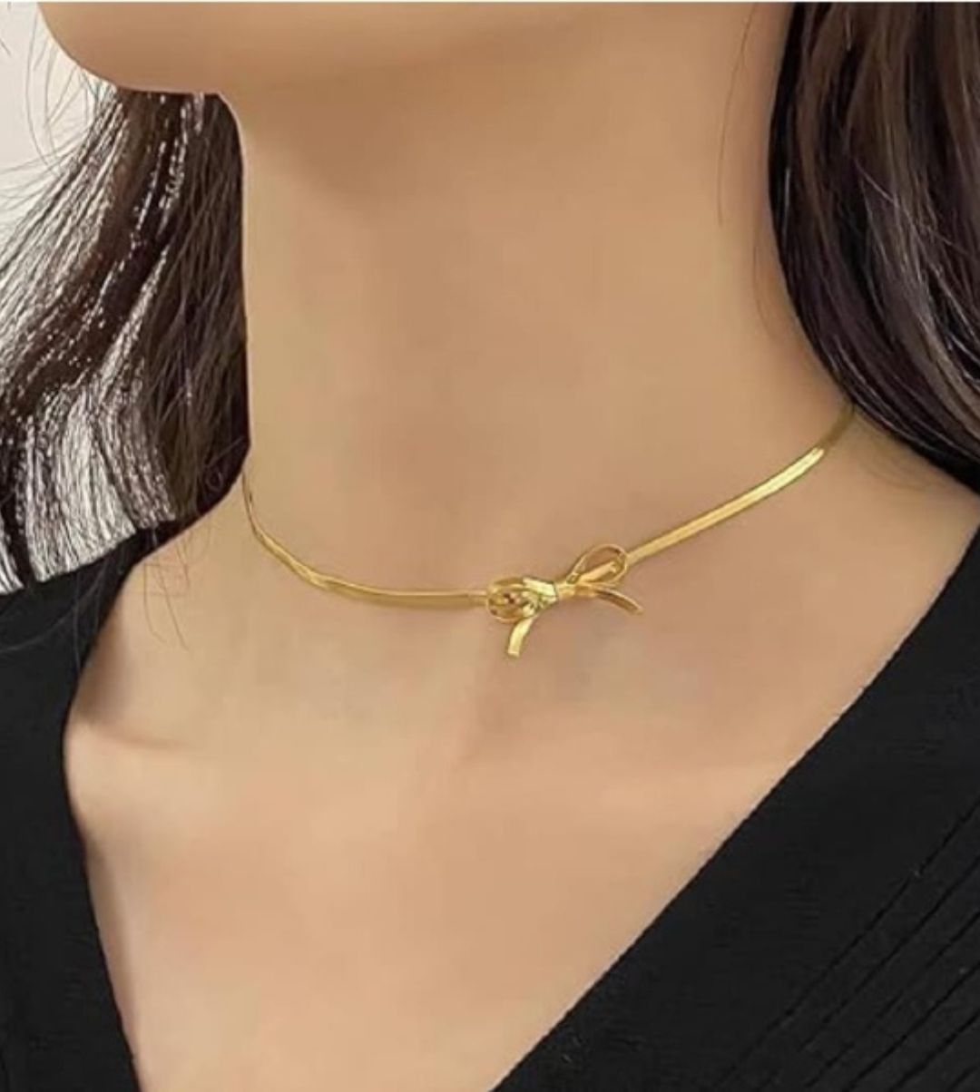 Bow chain necklace