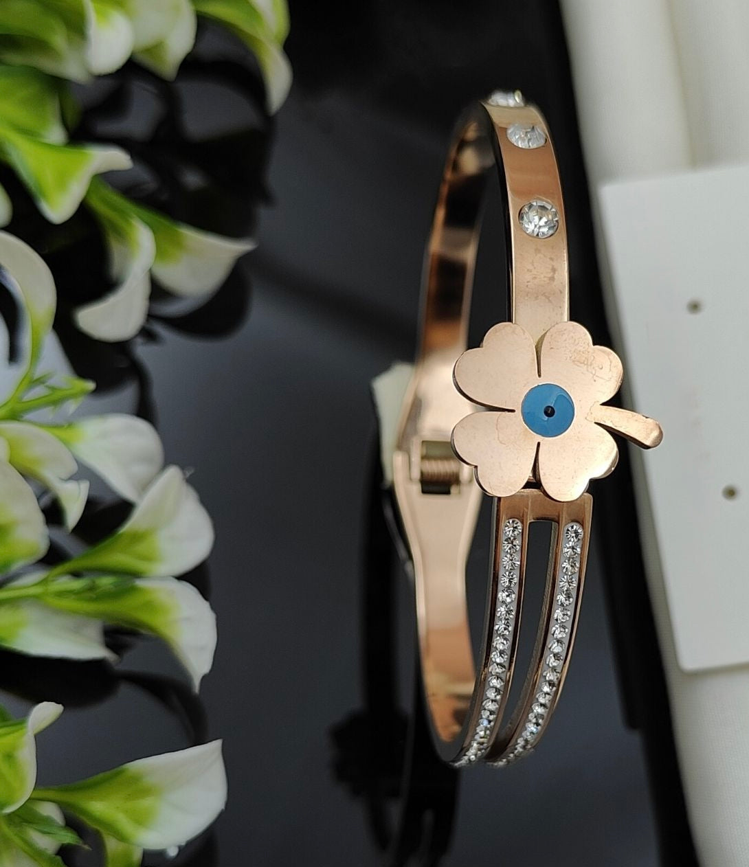 Stylish Floral Bracelet